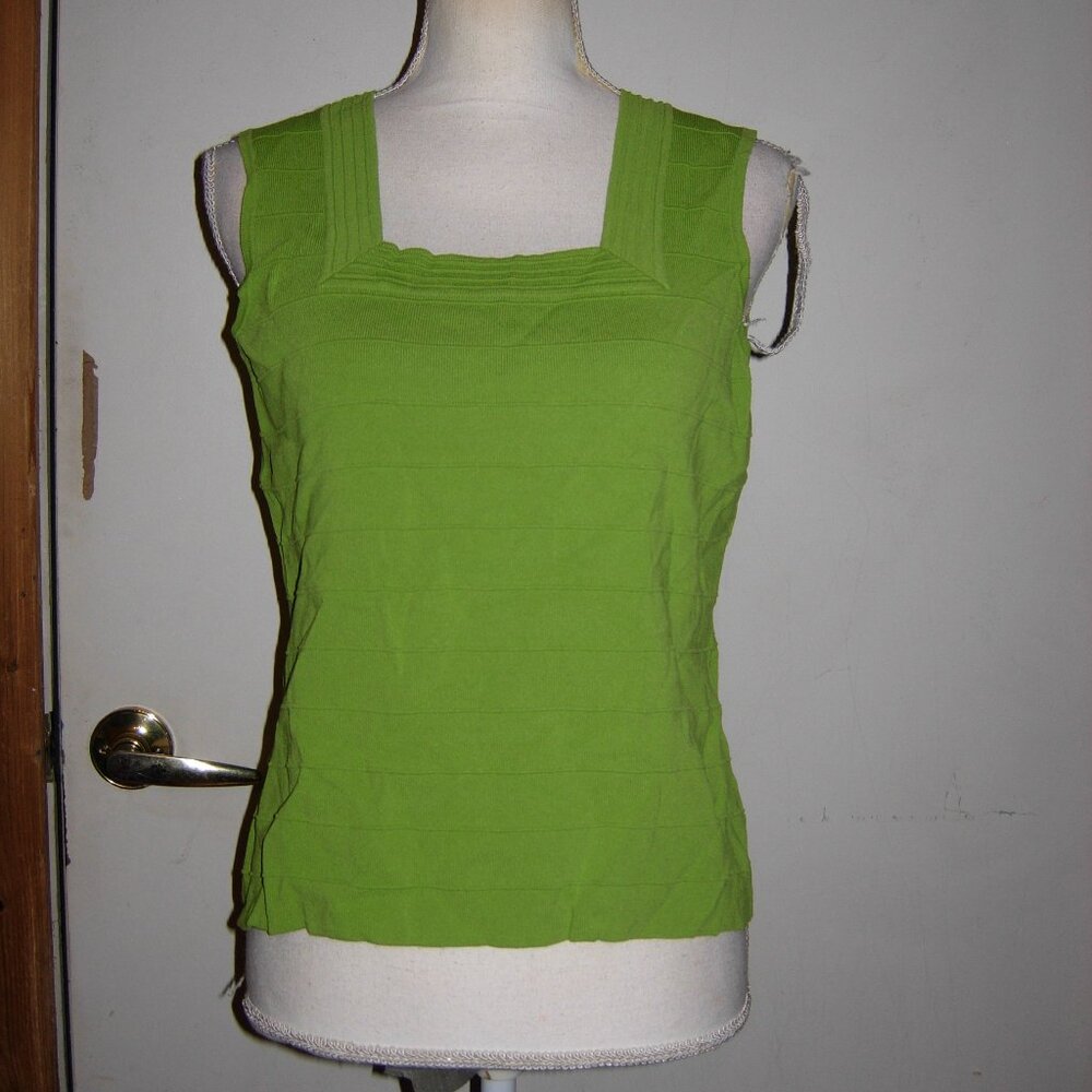 Cable & Gauge Avocado Green Sleeveless Top L